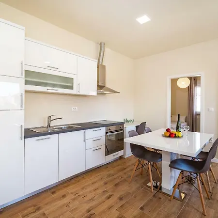 Apartment Idassa Family House Zadar